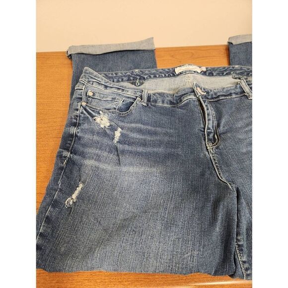Torrid 24T denim jeans. Measures approx 44w x 30 Inseam x 12 rise. Has a cut hem - Picture 3 of 9